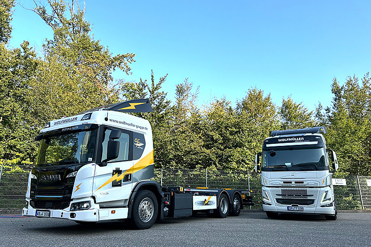 Zwei E-LKW der Spedition Wolfmüller